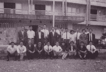 昭和47年10月30日～11月1日 於・阿蘇 県内身体障害者担当研修会に於いて、手話講習を行ったときのもの。
