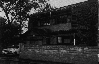 正面玄関付近